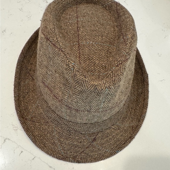 Fedora - Picture 2 of 3